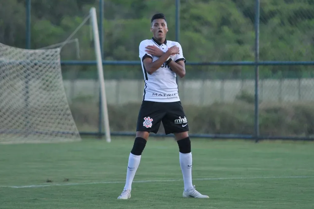 Varanda comemorando gol durante partida contra o Bahia no Brasilerão Sub-17 de 2020. Foto: Jhony Pinho/AGIF