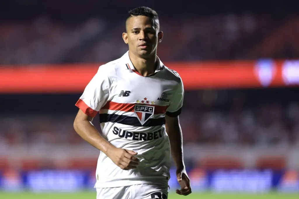 Erick, jogador do São Paulo, durante partida contra o Águia de Marabá (Foto: Marcello Zambrana/AGIF)