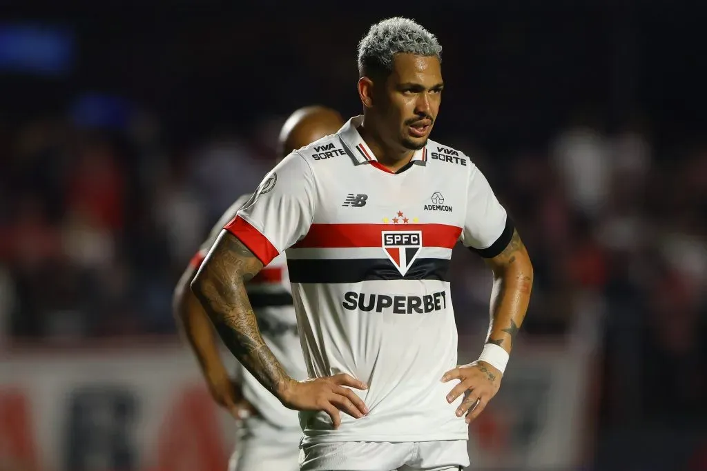 Luciano lamentando derrota contra o Juventude no Campeonato Brasileiro A 2024. Foto: Joisel Amaral/AGIF