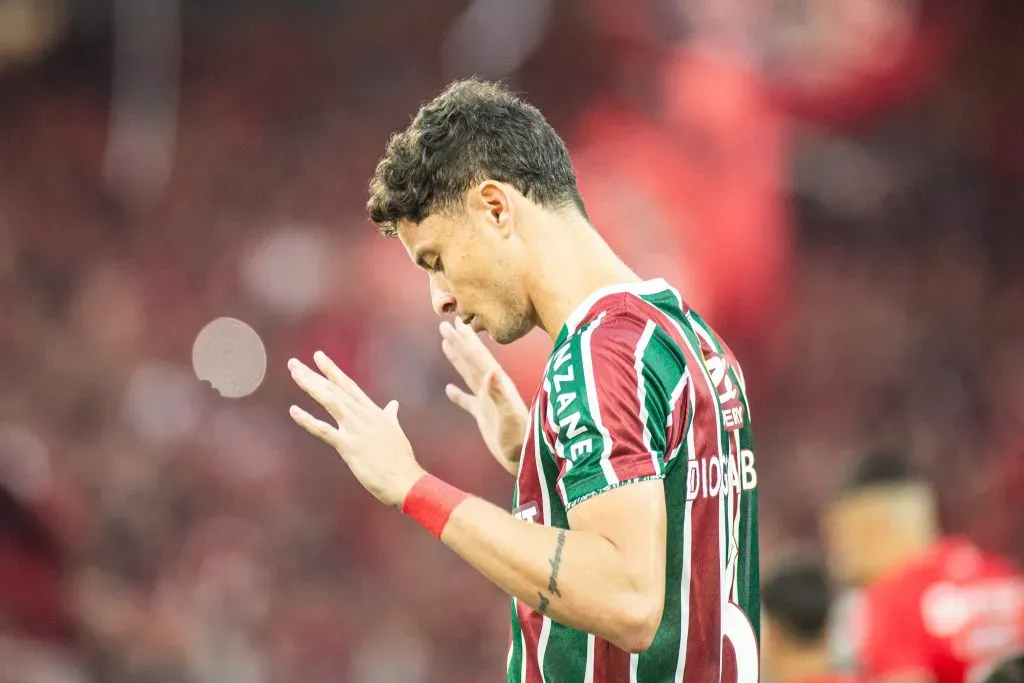 Diogo Barbosa jogador do Fluminense durante partida contra o Athletico-PR no estadio Arena da Baixada pelo campeonato Brasileiro A 2024. Foto: Luis Garcia/AGIF