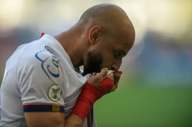 Thaciano, jogador do Bahia, comemora seu gol durante partida contra o Atlético-GO (Foto: Jhony Pinho/AGIF)
