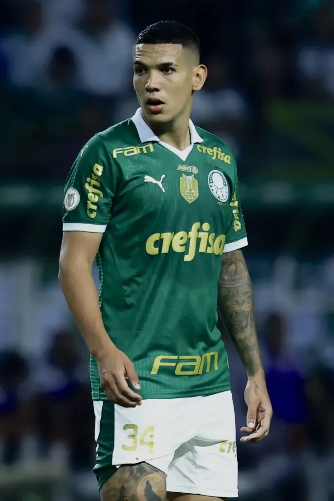 Naves, jogador do Palmeiras, durante partida contra o Vitória (Foto: Marcello Zambrana/AGIF)