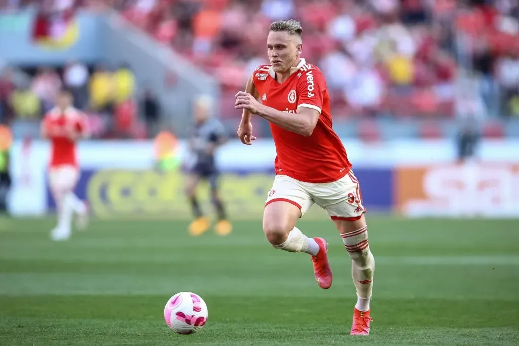 Alemao jogador do Internacional durante partida contra o Santos no estadio Beira-Rio pelo campeonato Brasileiro A 2022. Foto: Pedro H. Tesch/AGIF