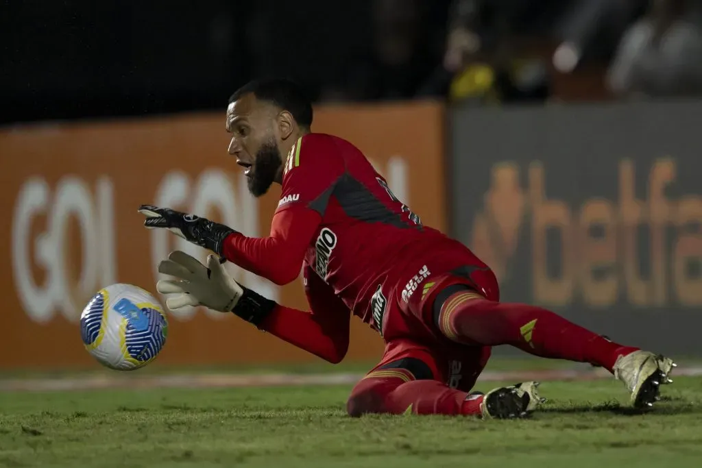RJ – RIO DE JANEIRO – 04/12/2024 – BRASILEIRO A 2024, VASCO X ATLETICO-MG – Everson goleiro do Atletico-MG durante partida contra o Vasco no estadio Sao Januario pelo campeonato Brasileiro A 2024. Foto: Jorge Rodrigues/AGIF