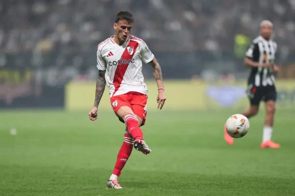 Nicolás Fonseca, jogador do River Plate, atuando contra o Galo (Photo by Gilson Lobo/Getty Images)