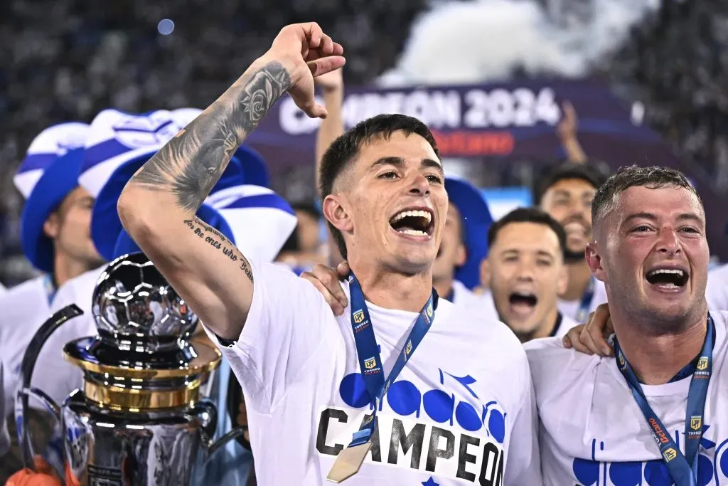 Valentín Gómez, do Vélez, comemora titulo da Liga. (Photo by Rodrigo Valle/Getty Images)