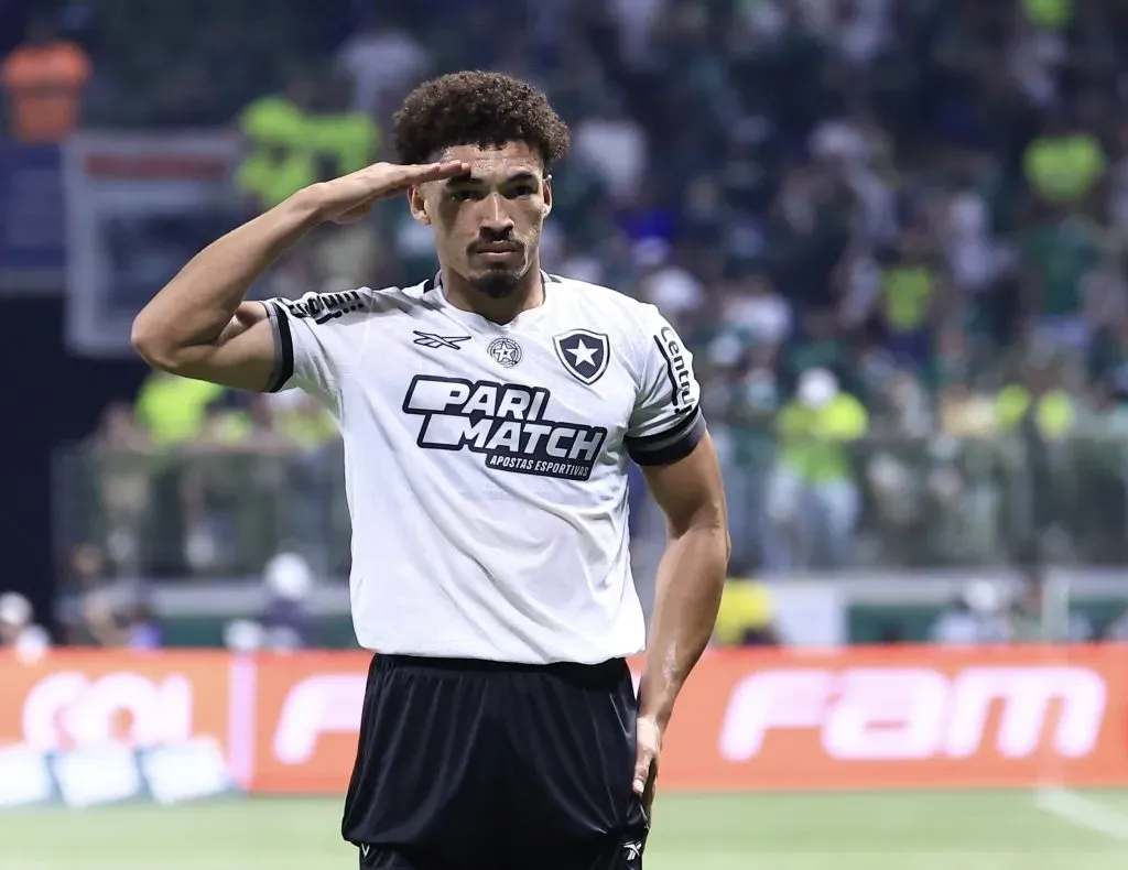 Adryelson, zagueiro ex-Botafogo não será reforço do Cruzeiro para 2025. Foto: Marcello Zambrana/AGIF