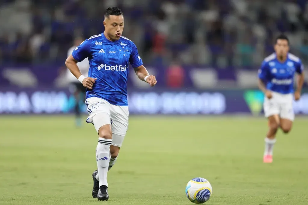 Marlon, lateral do Cruzeiro, interessa ao Grêmio para 2025. Foto: Gilson Lobo/AGIF