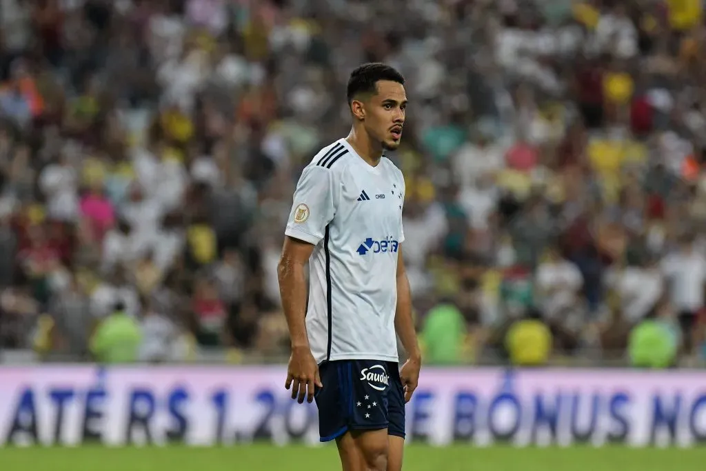 Lucas Oliveira jogador do Cruzeiro durante partida contra o Fluminense no estadio Maracana pelo campeonato Brasileiro A 2023. Foto: Thiago Ribeiro/AGIF