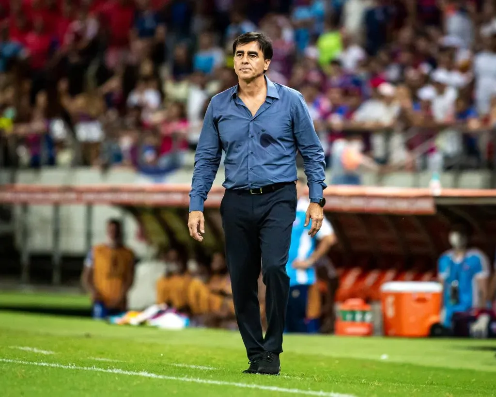 G. Quinteros ex-técnico do Colo-Colo durante partida contra o Fortaleza na Arena Castelão pela Copa Libertadores 2022. Foto: Pedro Chaves/AGIF