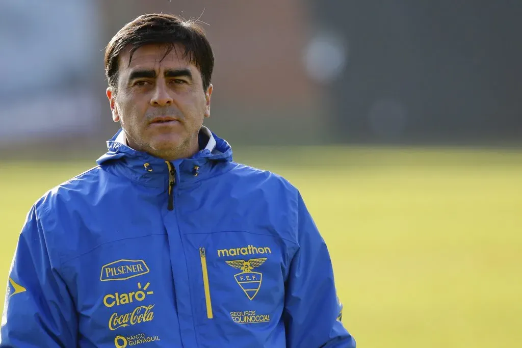 O tecnico Gustavo Quinteros durante treino do Equador no estado Monumental. Foto: Francisco Longa/Agencia Uno/AGIF
