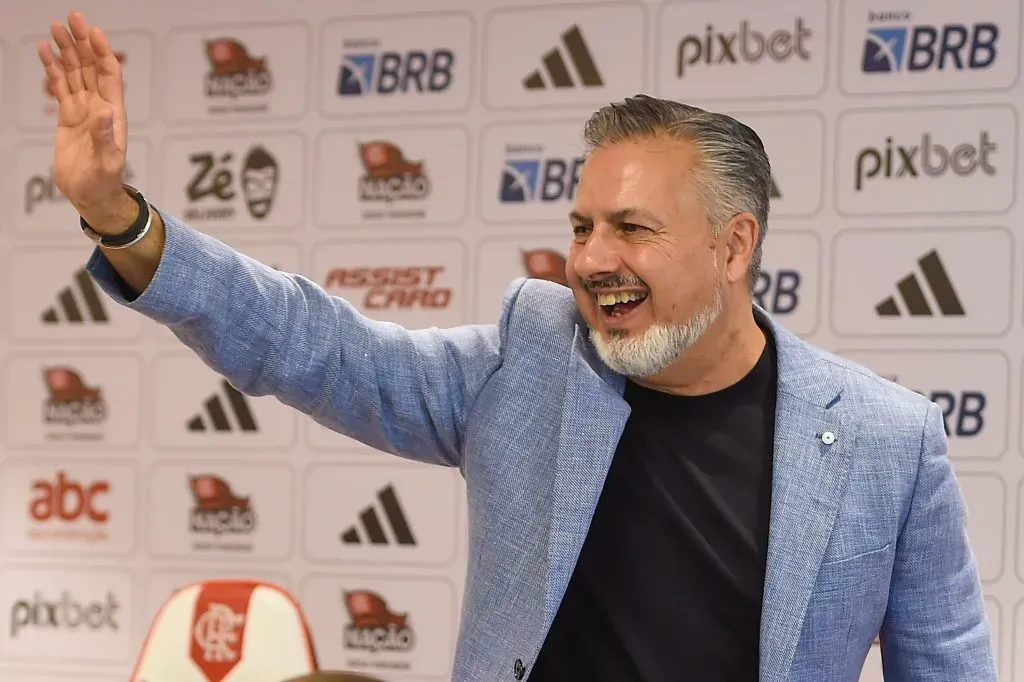José Boto, diretor de futebol do Flamengo, durante sua coletiva de apresentação. Foto: Marcelo Cortes/CRF