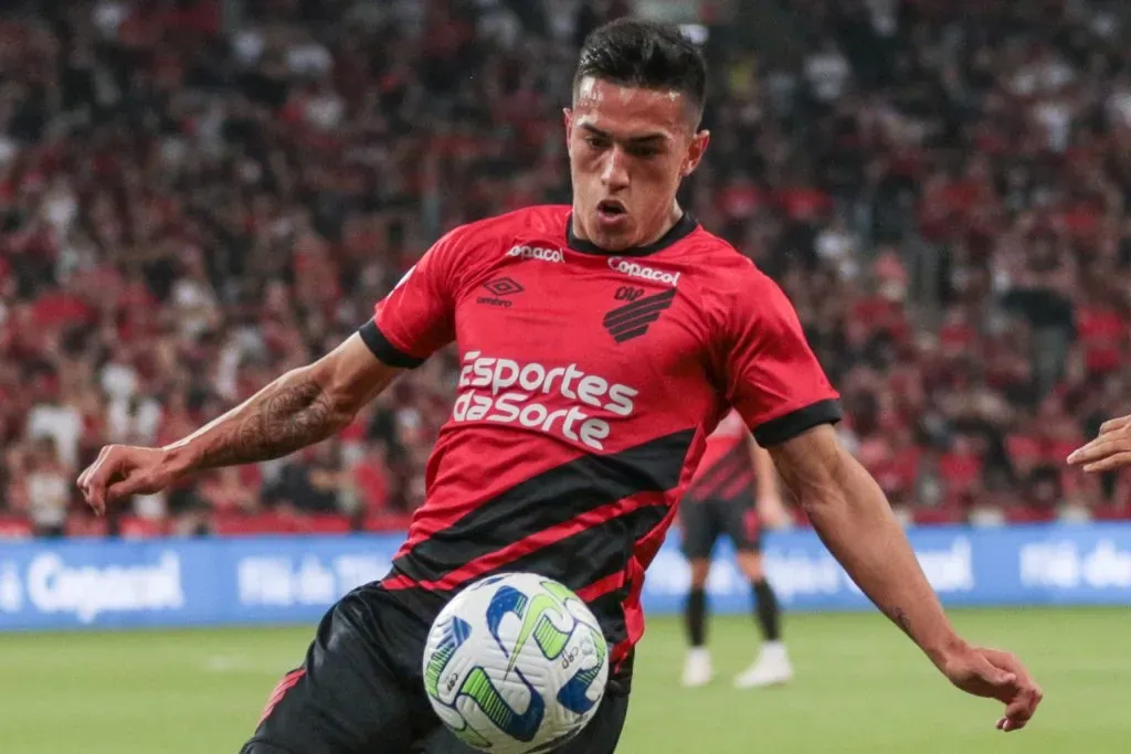 Tomas Cuello jogador do Athletico-PR durante partida contra o Gremio no estadio Arena da Baixada pelo campeonato BRASILEIRO A 2023. Foto: Robson Mafra/AGIF