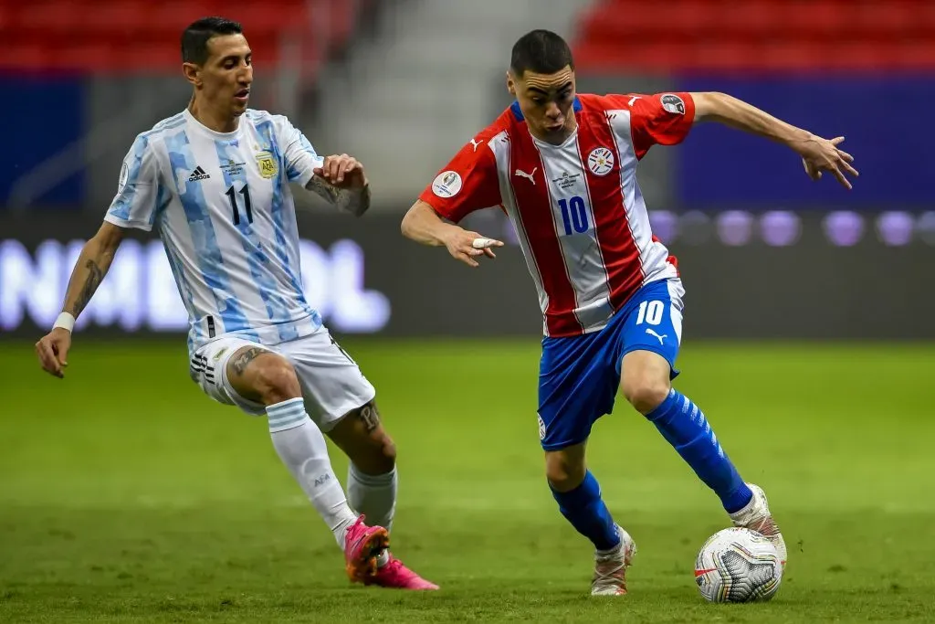 Miguel Almirón, meio-campista paraguaio, é o novo alvo do Palmeiras. Foto: Mateus Bonomi/AGIF