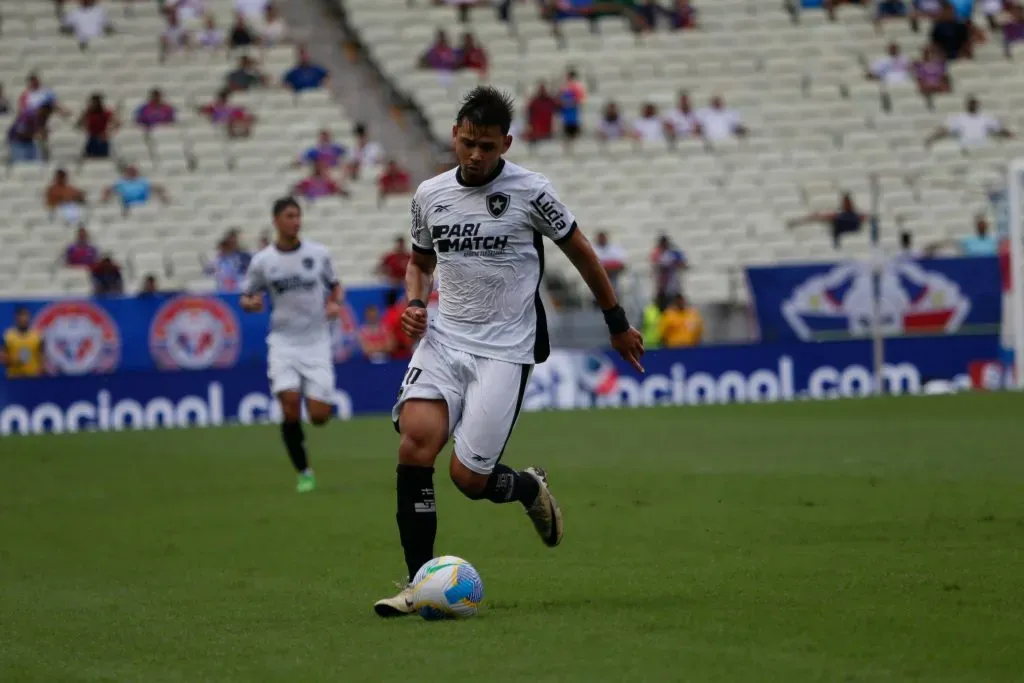 Óscar Romero, ex-Botafogo, é um dos alvos do Inter nessa janela de transferências. Foto: Baggio Rodrigues/AGIF