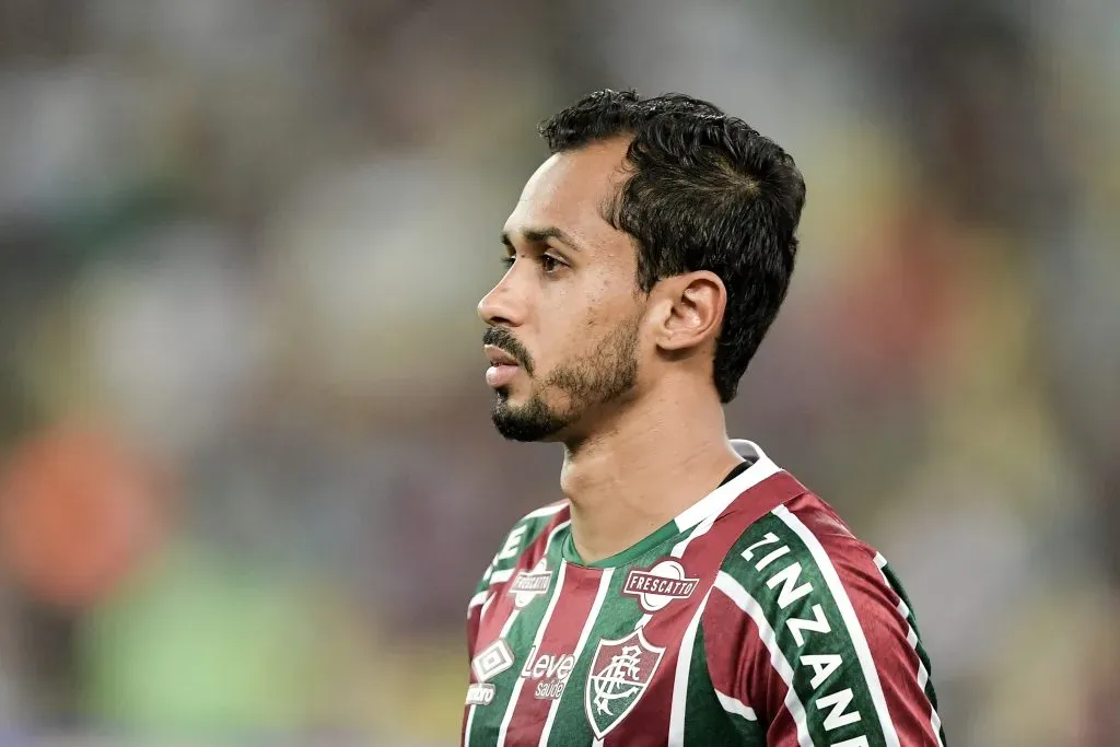 Além de buscar um lateral, o Grêmio quer a contratação de Lima, do Fluminense. Foto: Thiago Ribeiro/AGIF