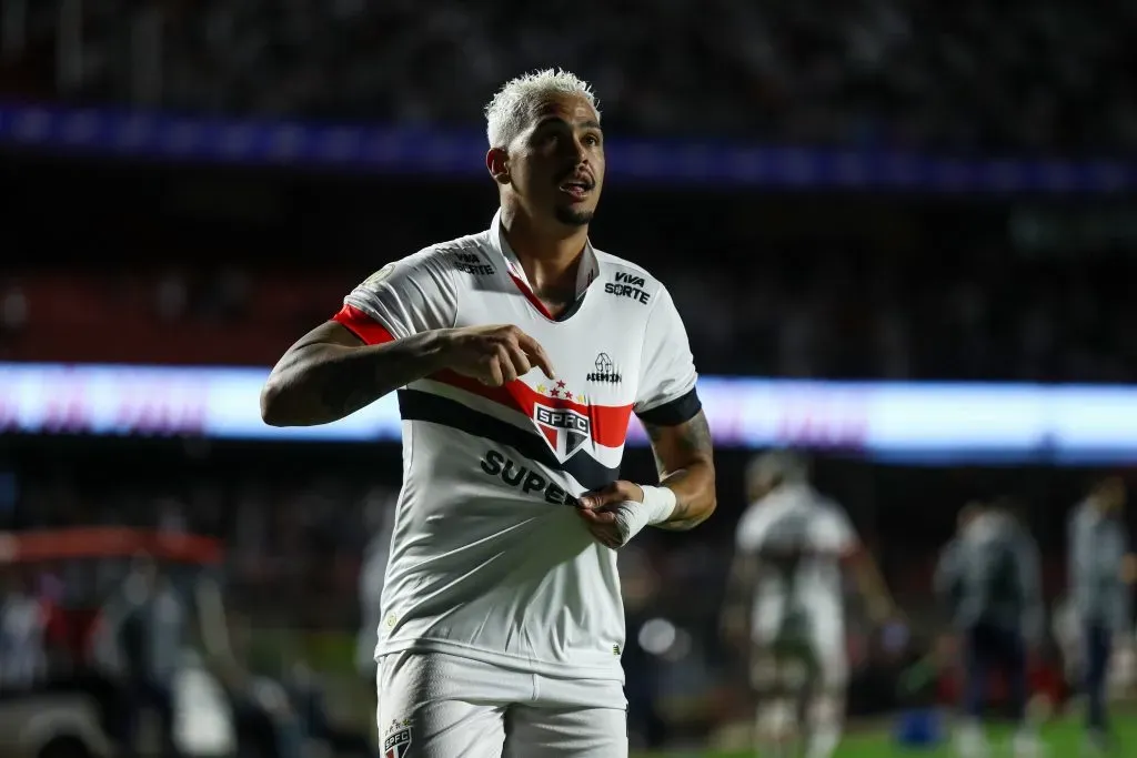 Luciano, atacante do São Paulo, deve ser parte do ‘quarteto mágico’ do São Paulo em 2025. Foto: Marco Miatelo/AGIF