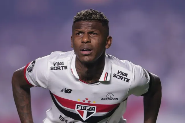 Arboleda, jogador do São Paulo, durante partida contra o Nacional (URU) (Foto: Ettore Chiereguini/AGIF)