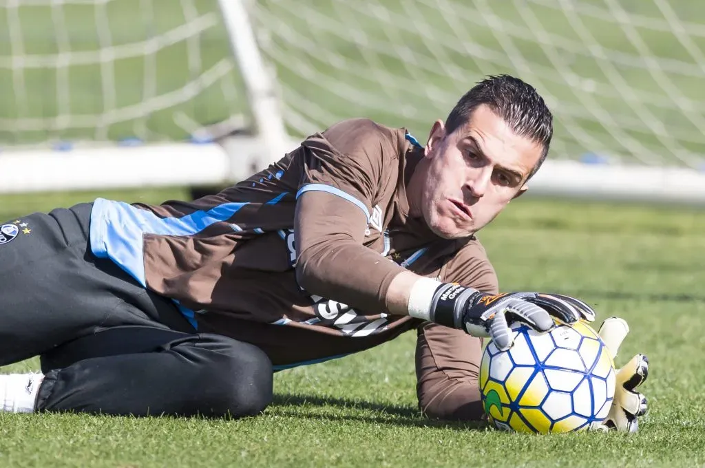 PORTO ALEGRE – RS – 19/09/2016 – TREINO DO GREMIO – Marcelo Grohe durante treino do Gremio no CT Luis Carvalho. Foto:Jeferson Guareze/AGIF