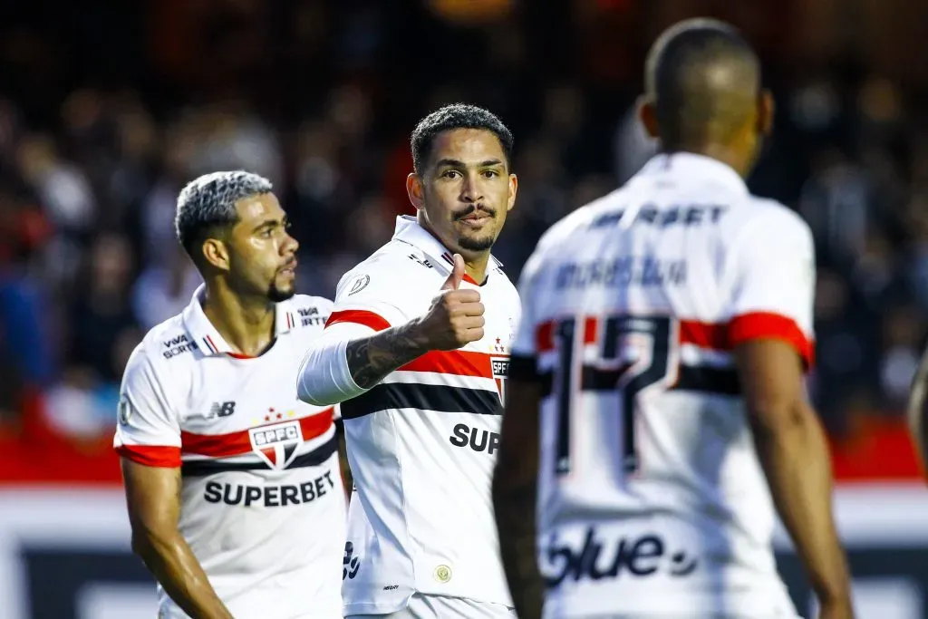 SP – SAO PAULO – 11/08/2024 – BRASILEIRO A 2024, SAO PAULO X ATLETICO-GO – Luciano jogador do Sao Paulo durante partida contra o Atletico-GO no estadio Morumbi pelo campeonato Brasileiro A 2024. Foto: Marco Miatelo/AGIF