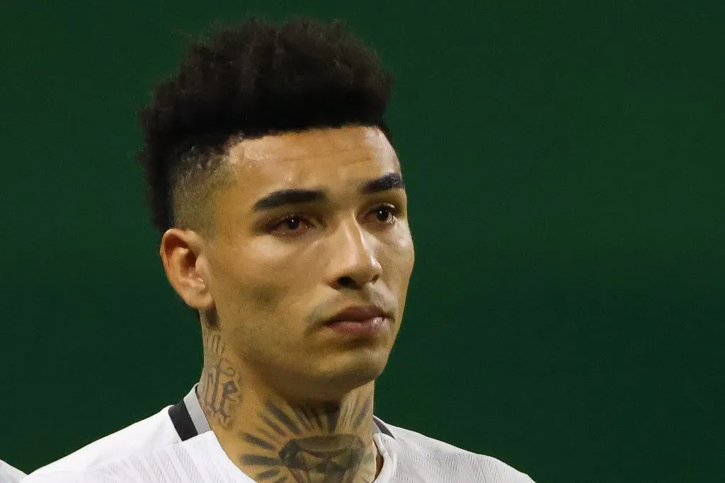 SP – SAO PAULO – 26/11/2024 – BRASILEIRO A 2024, PALMEIRAS X BOTAFOGO – Igor Jesus jogador do Botafogo durante execucao do hino nacional antes da partida contra o Palmeiras no estadio Arena Allianz Parque pelo campeonato Brasileiro A 2024. Foto: Joisel Amaral/AGIF