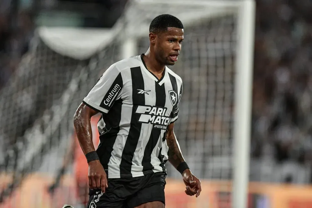 Junior Santos jogador do Botafogo durante partida contra o Vitoria no estadio Engenhao pelo campeonato Copa Do Brasil 2024. Foto: Thiago Ribeiro/AGIF