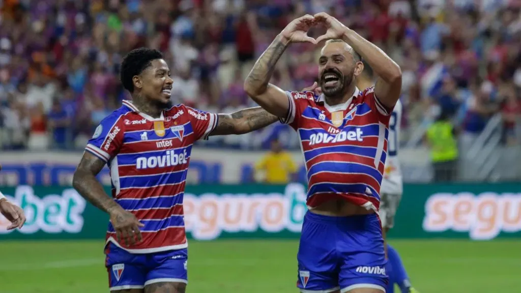 Marinho e Moisés comemorando pelo Fortaleza – Foto: Lucas Emanuel/AGIF