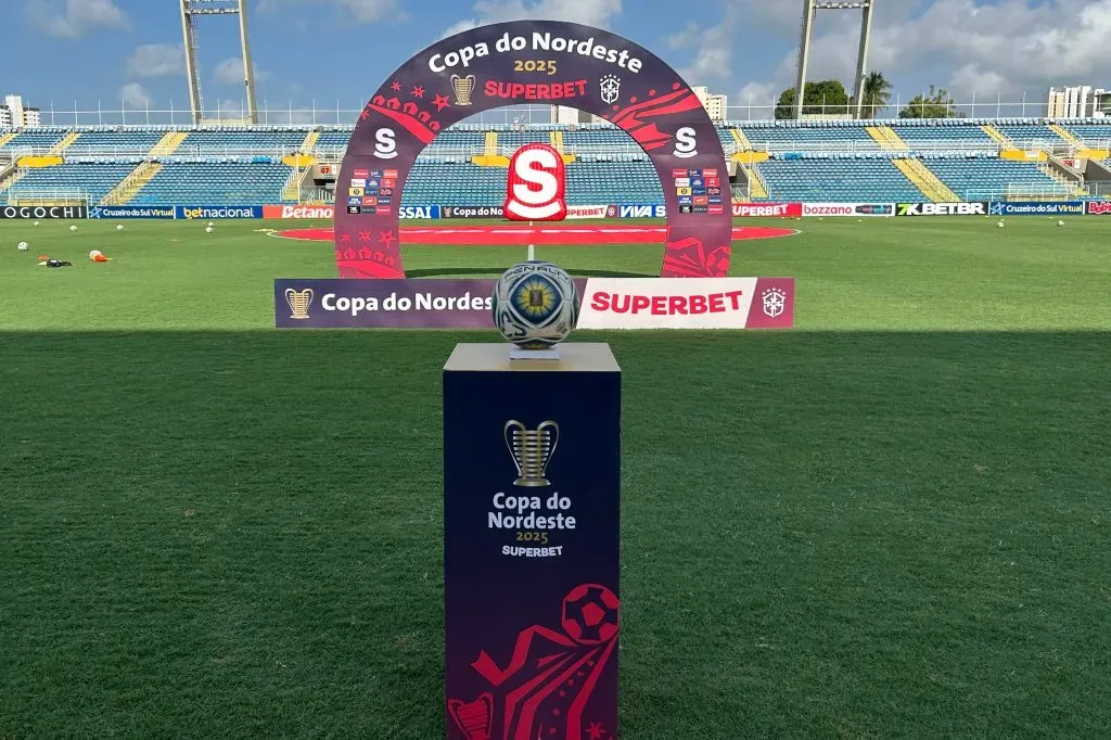 CE – FORTALEZA – 08/01/2025 – COPA DO NORDESTE 2025, FERROVIARIO X TREZE – A bola do jogo vista antes da partida entre Ferroviario e Treze no estadio Presidente Vargas (CE) pelo campeonato Copa Do Nordeste 2025. Foto: Baggio Rodrigues/AGIF