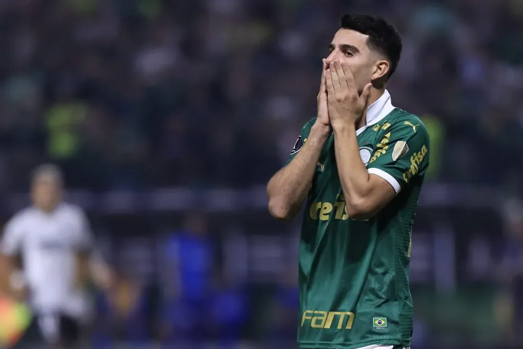 Flaco Lopez jogador do Palmeiras lamenta durante partida contra o Botafogo no estadio Arena Allianz Parque pelo campeonato Copa Libertadores 2024. Foto: Marcello Zambrana/AGIF