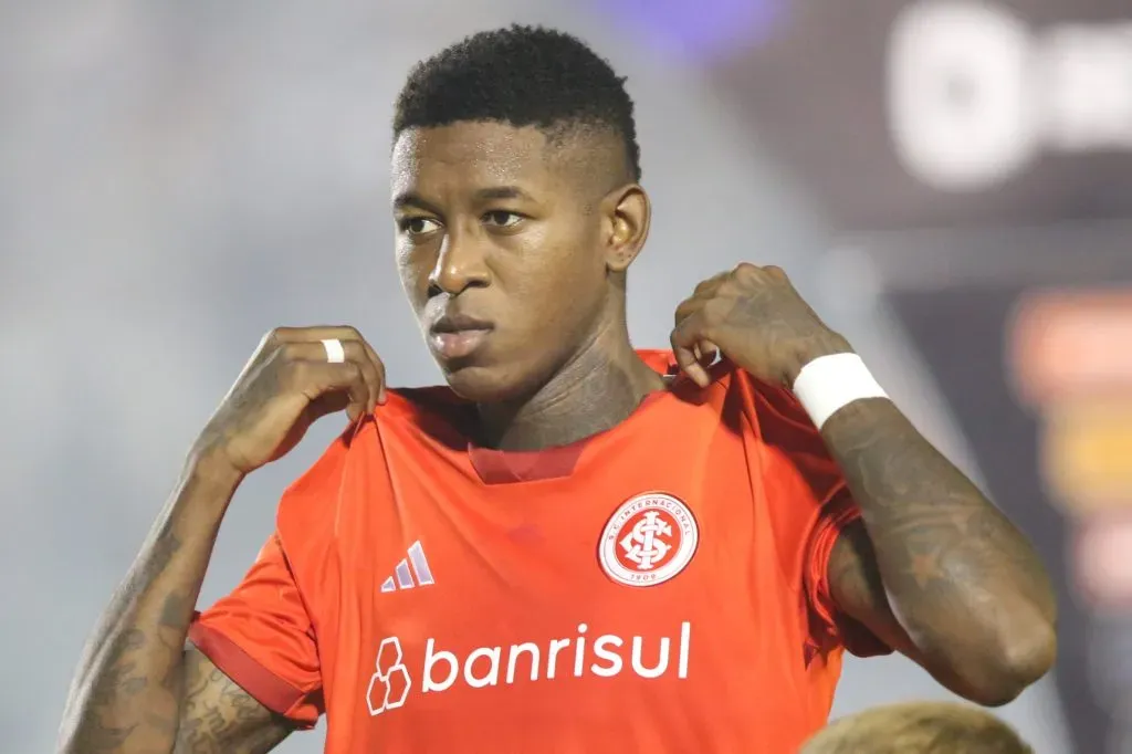 Flamengo quer que Vitão force saída (Imagem: Marlon Costa/AGIF)