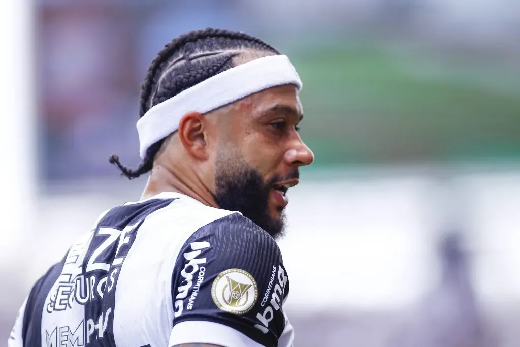 SP – SAO PAULO – 20/11/2024 – BRASILEIRO A 2024, CORINTHIANS X CRUZEIRO – Depay jogador do Corinthians durante partida contra o Cruzeiro no estadio Arena Corinthians pelo campeonato Brasileiro A 2024. Foto: Marco Miatelo/AGIF