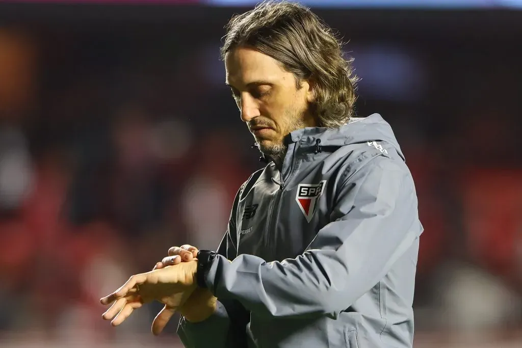 SP – SAO PAULO – 04/12/2024 – BRASILEIRO A 2024, SAO PAULO X JUVENTUDE – Luis Zubeldia tecnico do Sao Paulo durante partida contra o Juventude no estadio Morumbi pelo campeonato Brasileiro A 2024. Foto: Joisel Amaral/AGIF