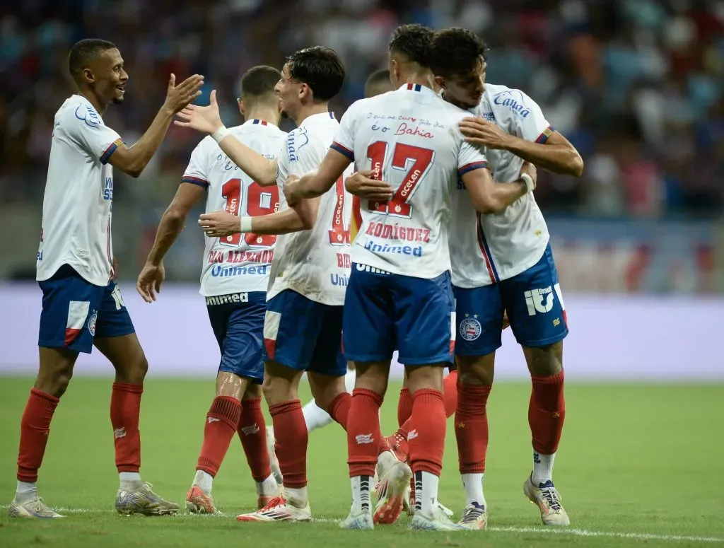 Jogadores do Bahia comemoram gol durante partida contra o Sampaio Correa no estadio Arena Fonte Nova pela Copa Do Nordeste 2025. Foto: Jhony Pinho/AGIF