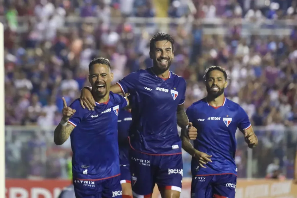 Yago Pikachu, jogador do Fortaleza, comemora seu gol durante partida contra o Moto Club no estadio Presidente Vargas (CE) pela Copa Do Nordeste 2025. Foto: Lucas Emanuel/AGIF