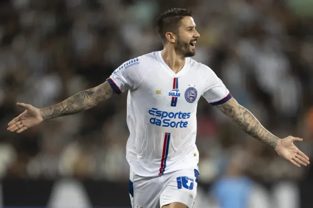 Everaldo comemorando gol durante partida contra o Botafogo no Campeonato Brasileiro de 2024. Foto: Jorge Rodrigues/AGIF
