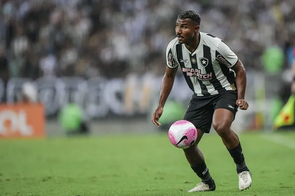 RJ – RIO DE JANEIRO – 18/10/2024 – BRASILEIRO A 2024, BOTAFOGO X CRICIUMA – Cuiabano jogador do Botafogo durante partida contra o Criciuma no estadio Maracana pelo campeonato Brasileiro A 2024. Foto: Thiago Ribeiro/AGIF