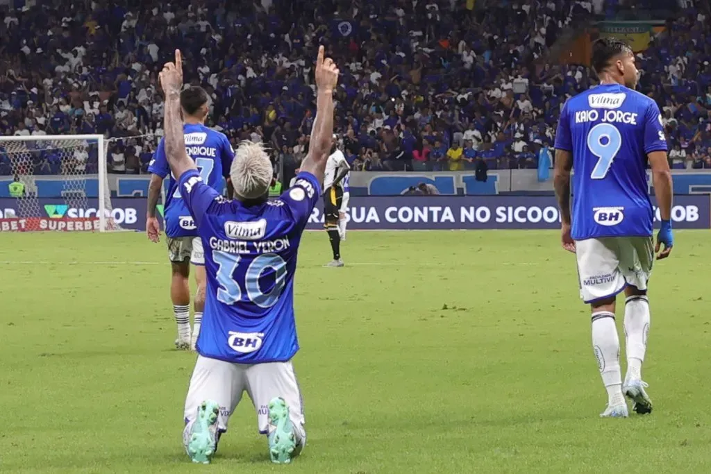 MG – BELO HORIZONTE – 09/11/2024 – BRASILEIRO A 2024, CRUZEIRO X CRICIUMA – Gabriel Veron jogador do Cruzeiro comemora seu gol durante partida contra o Criciuma no estadio Mineirao pelo campeonato Brasileiro A 2024. Foto: Gilson Lobo/AGIF