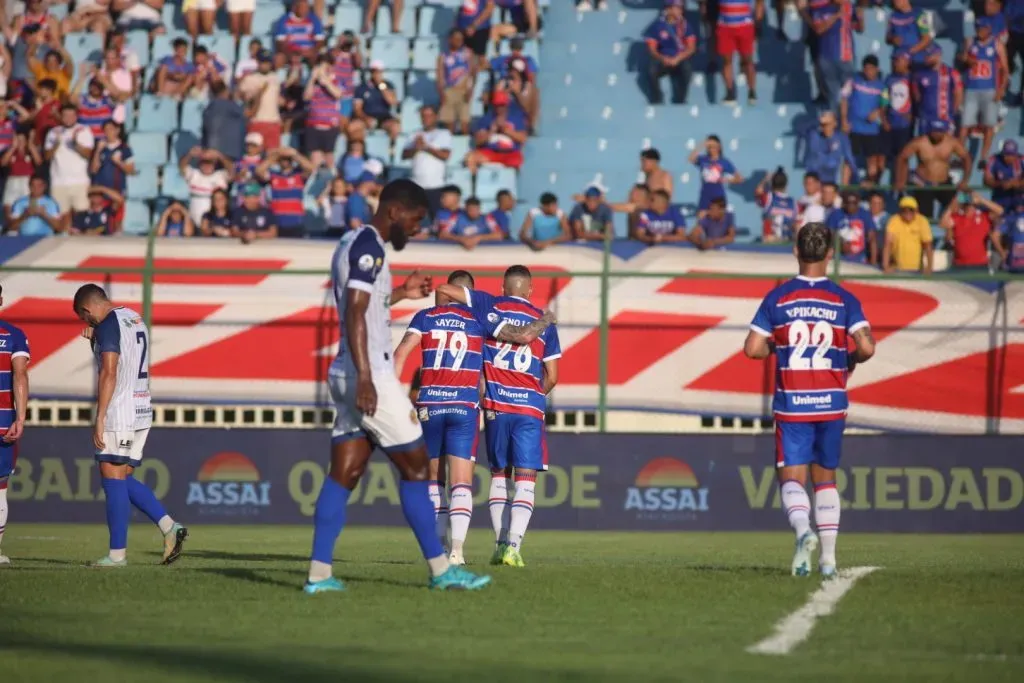 Breno Lopes, jogador do Fortaleza, comemora seu gol durante partida contra o Horizonte no estadio Domingao pelo campeonato Cearense 2025. Foto: Lucas Emanuel/AGIF