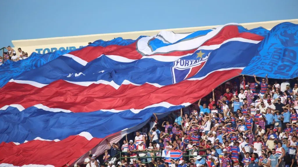 Torcida do Fortaleza durante o duelo contra o Horizonte – Foto: Lucas Emanuel/AGIF