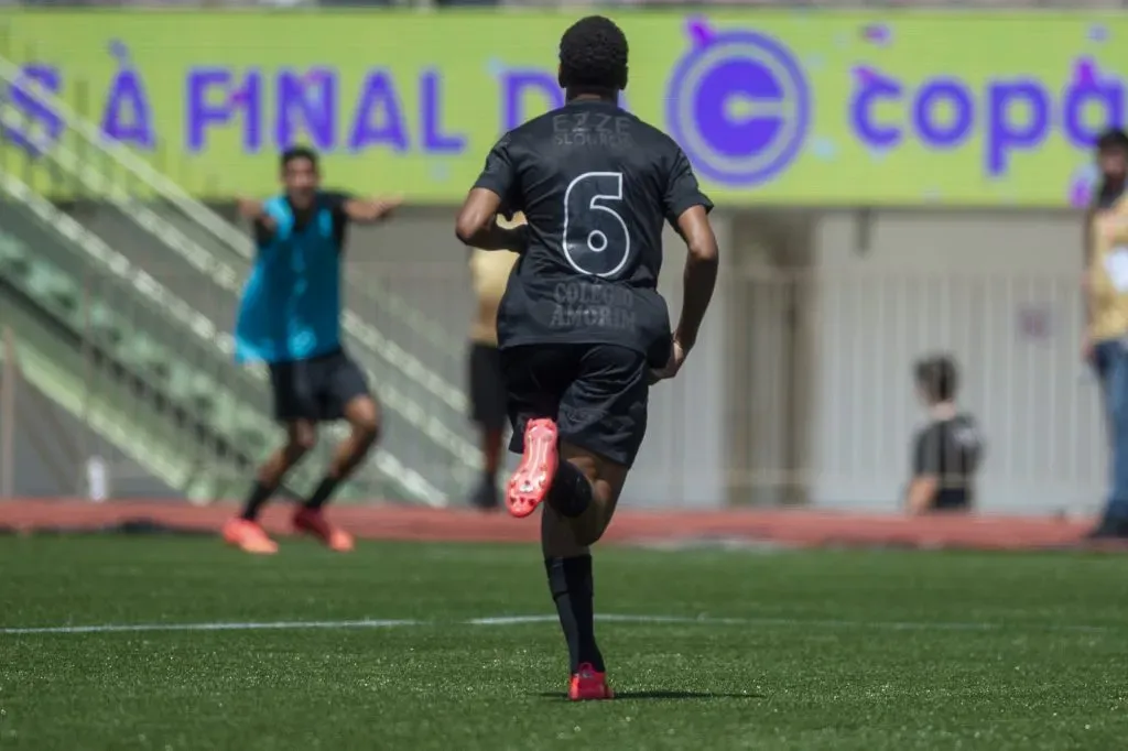 Denner jogador do Corinthians comemora seu gol durante partida contra o Sao Paulo no estadio Pacaembu pelo campeonato Copa Sao Paulo 2025. Foto: Anderson Romao/AGIF