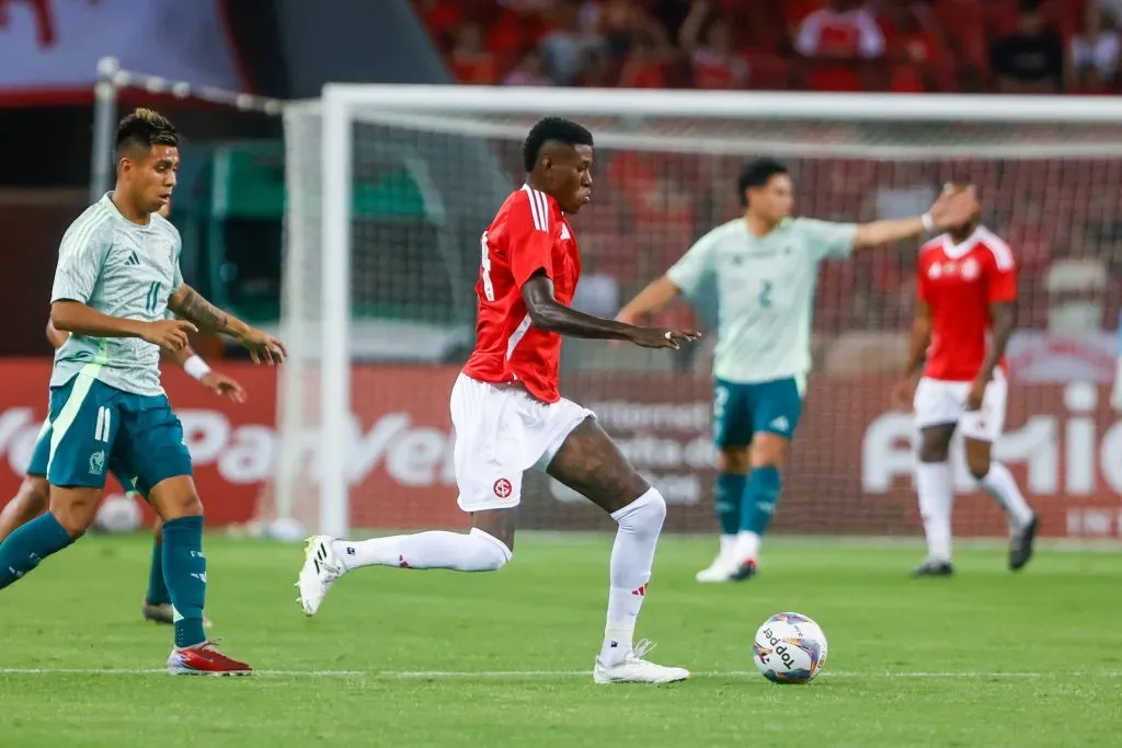 RS – PORTO ALEGRE – 16/01/2025 – AMISTOSO, INTERNACIONAL X MEXICO – Vitao jogador do Internacional durante partida contra o Mexico no estadio Beira-Rio pelo campeonato Amistoso. Foto: Luiz Erbes/AGIF