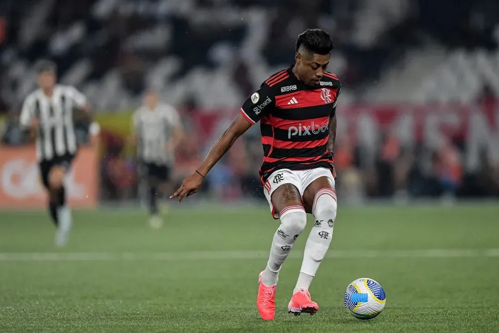 RJ – RIO DE JANEIRO – 18/08/2024 – BRASILEIRO A 2024, BOTAFOGO X FLAMENGO – Bruno Henrique jogador do Flamengo durante partida contra o Botafogo no estadio Engenhao pelo campeonato Brasileiro A 2024. Foto: Thiago Ribeiro/AGIF