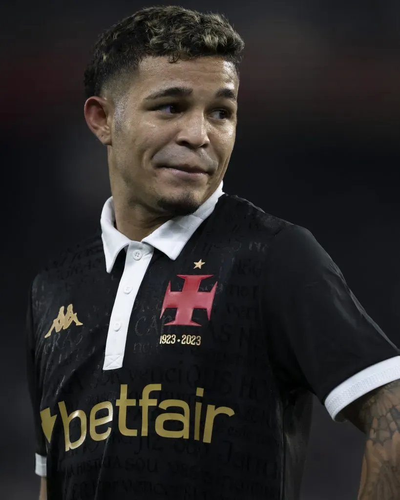 RJ – RIO DE JANEIRO – 10/08/2024 – BRASILEIRO A 2024, VASCO X FLUMINENSE – Adson jogador do Vasco durante partida contra o Fluminense no estadio Engenhao pelo campeonato Brasileiro A 2024. Foto: Jorge Rodrigues/AGIF