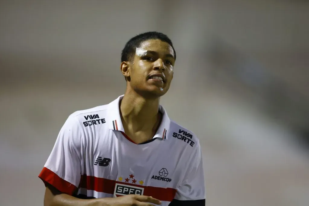 SP – ARARAQUARA – 21/01/2025 – COPA SAO PAULO 2025, CRICIUMA X SAO PAULO – Ryan Francisco jogador do Sao Paulo comemora seu gol durante partida contra o Criciuma no estadio Fonte Luminosa pelo campeonato Copa Sao Paulo 2025. Foto: Thiago Calil/AGIF