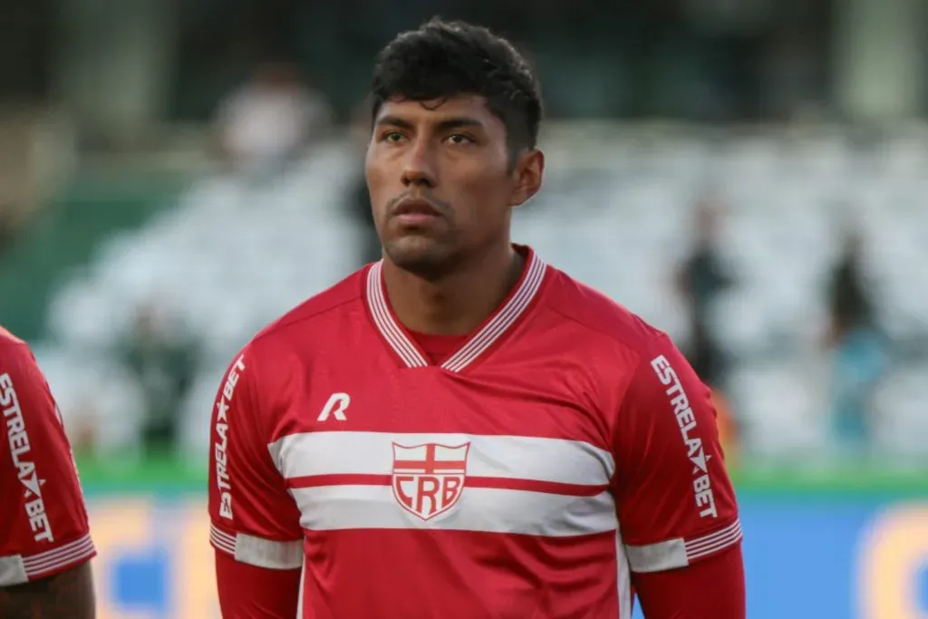 Luis Segoviaantes da partida contra o Coritiba no Campeonato Brasileiro B 2024. Foto: Robson Mafra/AGIF