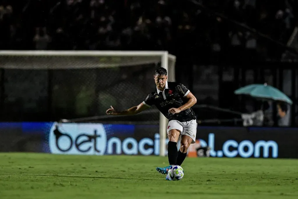 Capasso jogador do Vasco durante partida contra o Corinthians pelo campeonato Brasileiro A 2023. Foto: Thiago Ribeiro/AGIF