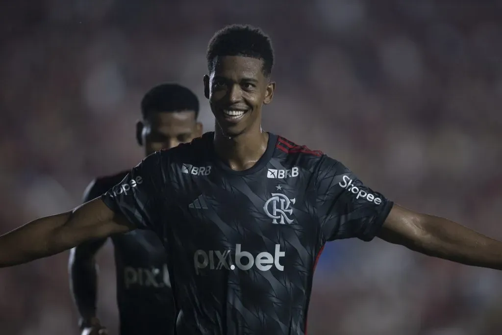 Carlinhos, ex-jogador do Flamengo, comemora seu gol durante partida contra o Bangu no estadio Castelao De Sao Luis pelo campeonato Carioca 2025. Foto: Kayan Mendes/AGIF