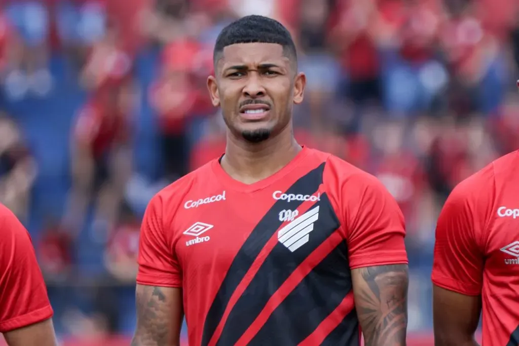 Fernando foi liberado – Foto: Robson Mafra/AGIF.