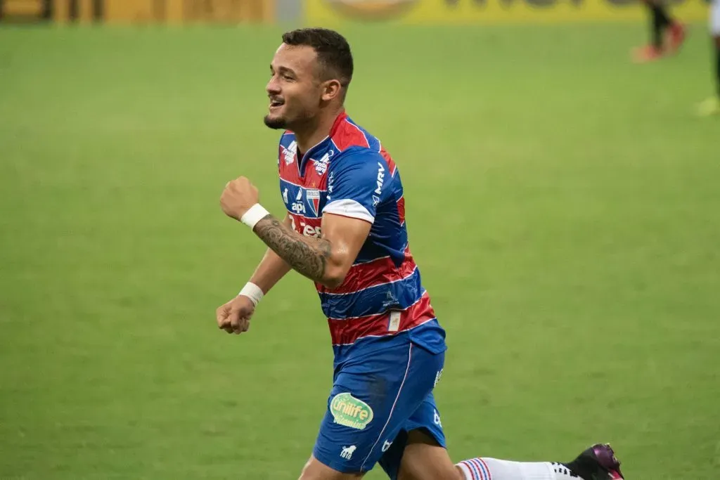 Igor Torres jogando pelo Fortaleza em 2021 – Foto: Kely Pereira/AGIF