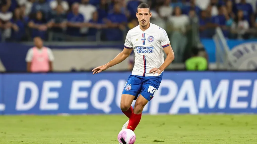 Gabriel Xavier em campo pelo Bahia no Brasileirão Série A 2024 – Foto: Gilson Lobo/AGIF